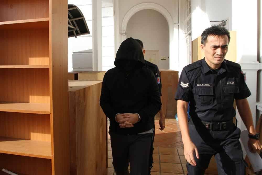 Pertuduhan ke atas Mohd Nazri dibuat mengikut Seksyen 302 Kanun Keseksaan yang membawa hukuman mati atau penjara 30 hingga 40 tahun dan minimum sebatan 12 kali, jika sabit kesalahan.