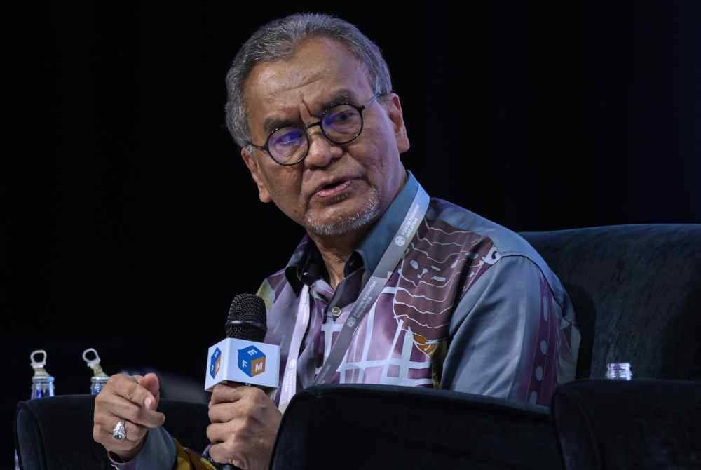 Dr Dzulkefly ketika sesi forum bertajuk 'Multidimensional Poverty and Inclusive Future' di Forum Ekonomi Malaysia (FEM) 2025 pada Khamis. Foto Bernama