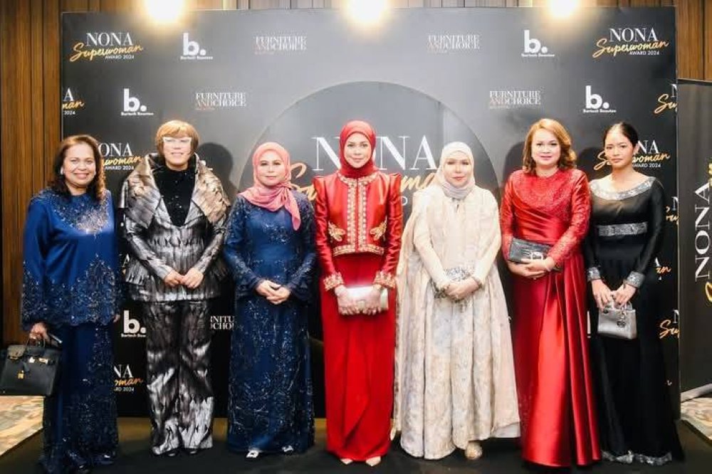 Tengku Permaisuri Selangor, Tengku Permaisuri Norashikin (tengah) berkenan berangkat ke Majlis Penganugerahan Nona Superwoman Award 2024. Foto Selangor Royal Office