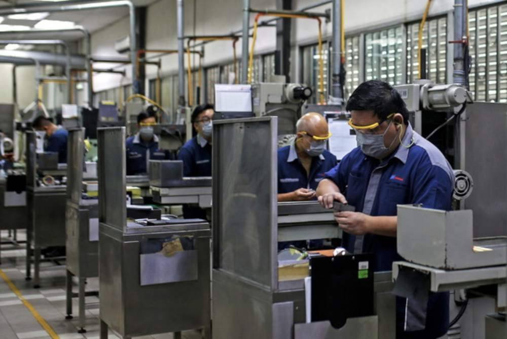 Bilangan tenaga buruh pada November 2024 terus kukuh dengan peningkatan 0.1 peratus kepada 17.29 juta orang. Foto hiasan Bernama