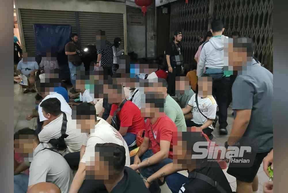 Sebahagian PATI ditahan petugas JIM menerusi 'KL Strike Force' di Jalan Petaling, Kuala Lumpur pada Jumaat.