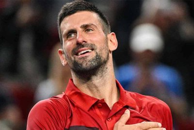 Djokovic mendakwa telah 'diracun' melalui makanan yang dijamu kepadanya ketika ditahan semasa kontroversi visanya semasa menyertai Kejohanan Terbuka Australia 2022.