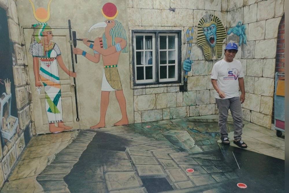 Antara lukisan mural yang dihasilkan di Rumah Seni Kluang.