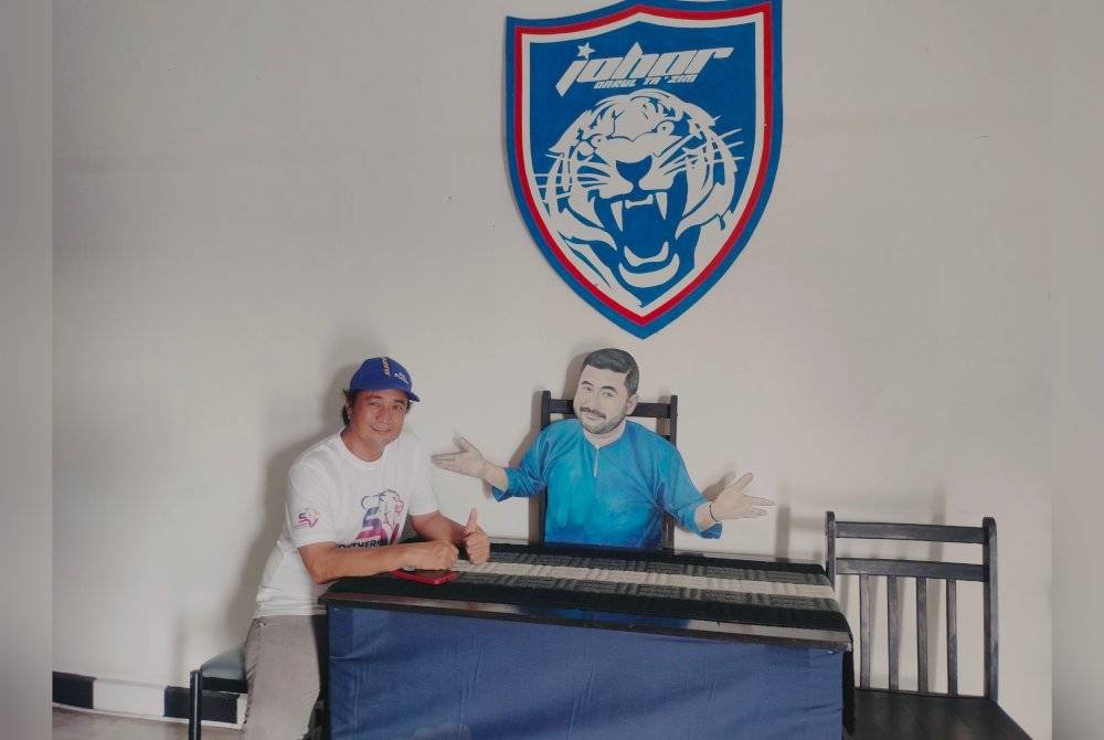 Zulkifli berbangga dengan kerja keras menghasilkan lukisan mural 3D dan 4D di Rumah Seni Kluang.