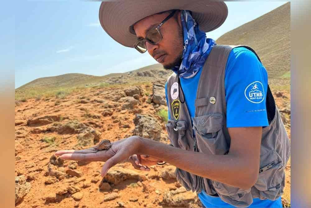 Dr Rummy menjelajah padang pasir di China dan Asia Tengah, menggali antaranya tulang dinosaur, buaya, ikan dan burung berusia jutaan tahun. Foto Bernama
