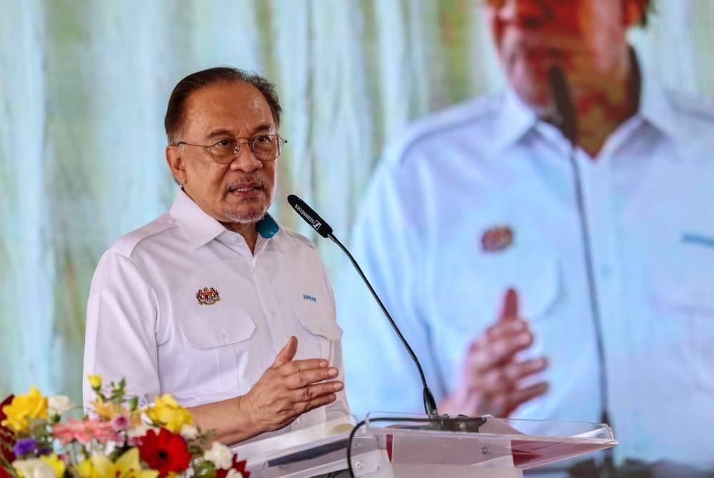 Perdana Menteri, Datuk Seri Anwar Ibrahim menyampaikan ucapan pada perasmian blok baharu KPJ Penang Specialist Hospital, pada Sabtu. Foto Bernama