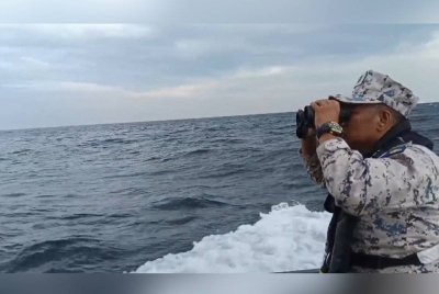 MRSC Langkawi mengaktifkan Operasi Carilamat tiga nelayan yang tidak pulang selepas keluar merawai di sekitar kedudukan 10.9 batu nautika barat Pulau Payar.
Foto ihsan Maritim Malaysia
