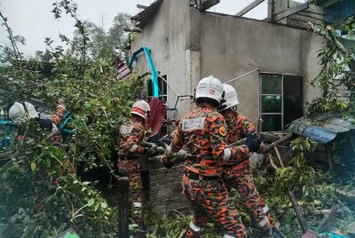 Kesemua insiden itu menyebabkan kerosakan terhadap struktur rumah. Foto JBPM
