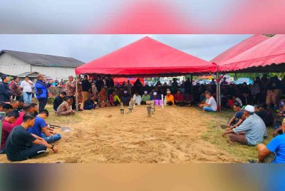 Jenazah lima beranak yang terkorban dalam nahas dua kenderaan di Jalan Nenasi-Rompin selamat dikebumikan di Tanah Perkuburan.Nenasi.Pantai pada Ahad.