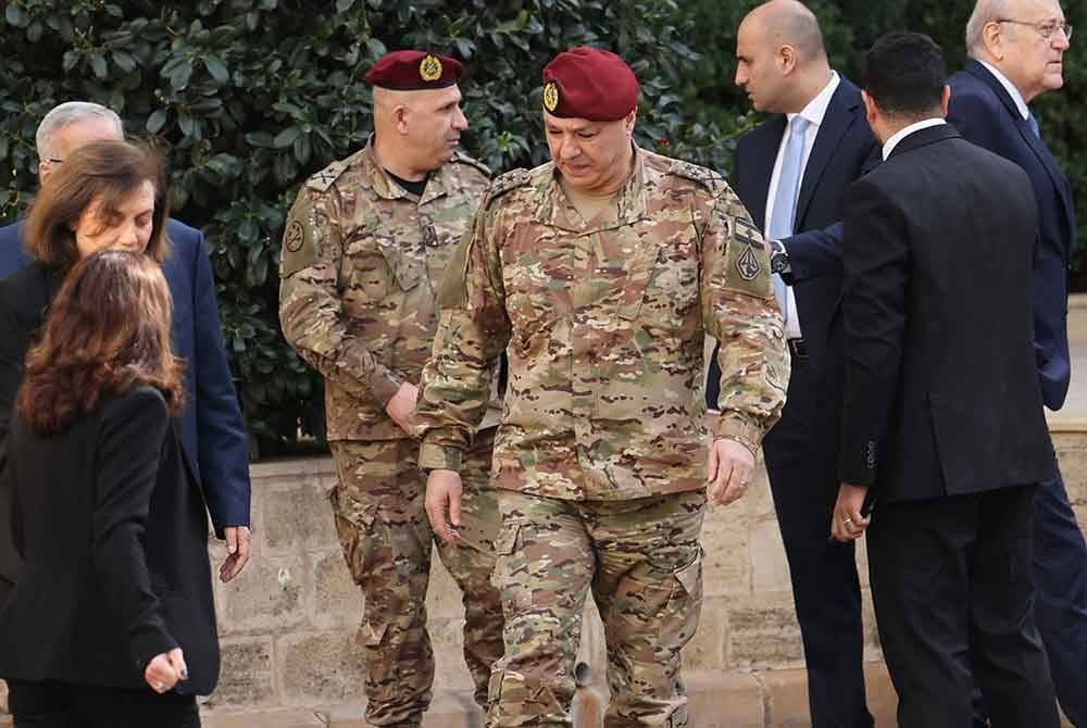 Joseph Aoun (tengah) yang pernah menjawat jawatan Ketua Tentera Darat Lubnan sebelum dilantik menjadi presiden baharu. Foto AFP