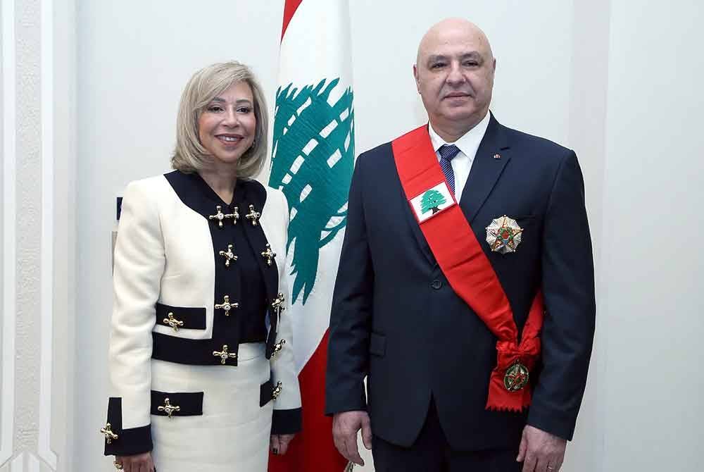 Joseph Aoun (kanan) bersama isteri, Nehmat Nehme di Istana Presiden di Baabda, timur Beirut. Foto AFP