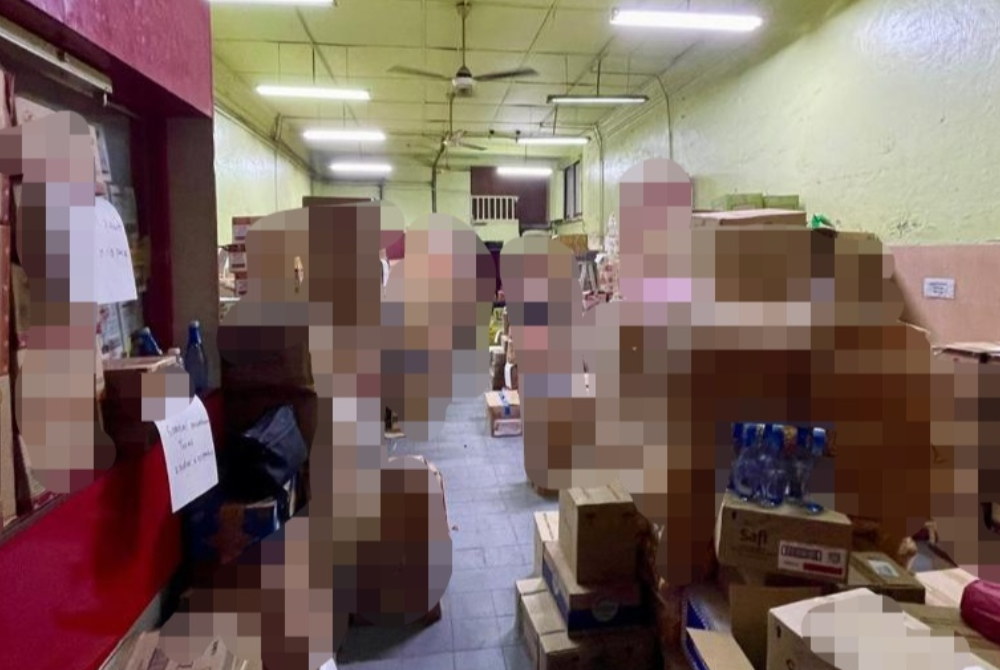 Selain makanan dan minuman, ubat-ubatan adalah antar produk yang dirampas dalam serbuan dilakukan polis itu.