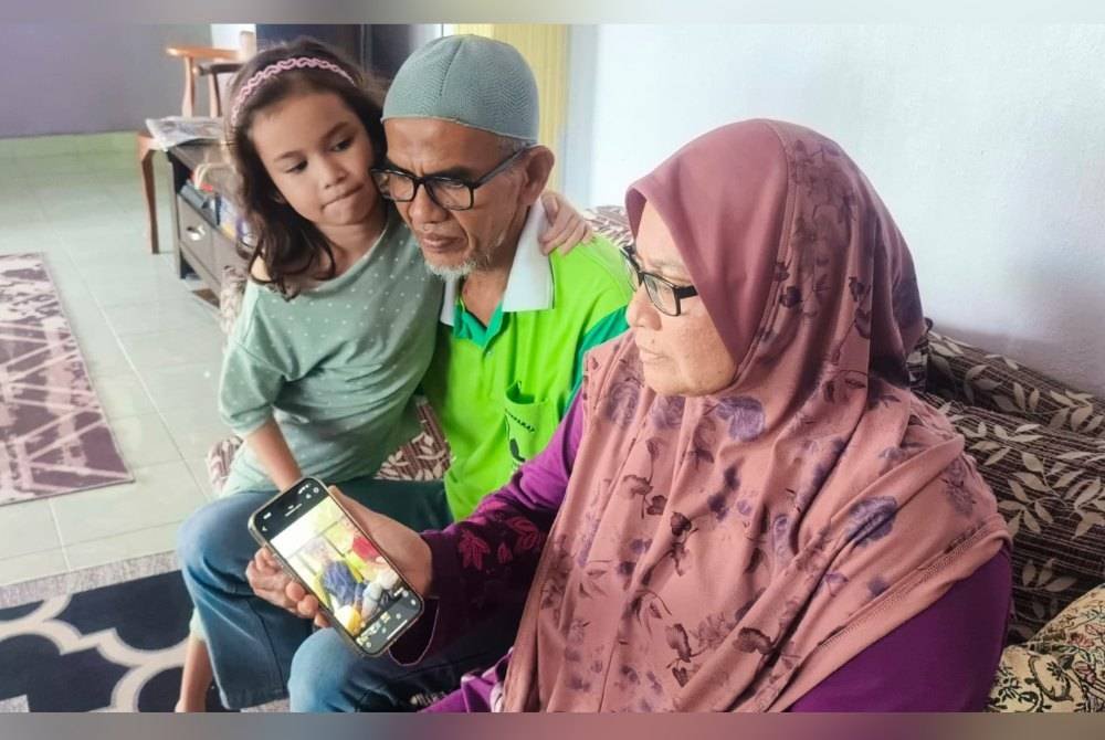 Barisah (kanan) dan suaminya, Sufian Zakaria bersyukur anaknya ditemui selamat di Indonesia.