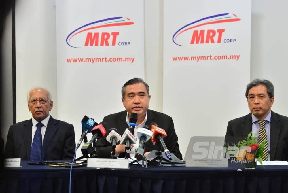 Anthony ketika sidang akhbar selepas menyaksikan pertukaran MOU antara MRT Corp dan Gamuda. FOTO SINAR HARIAN/ ASRIL ASWANDI