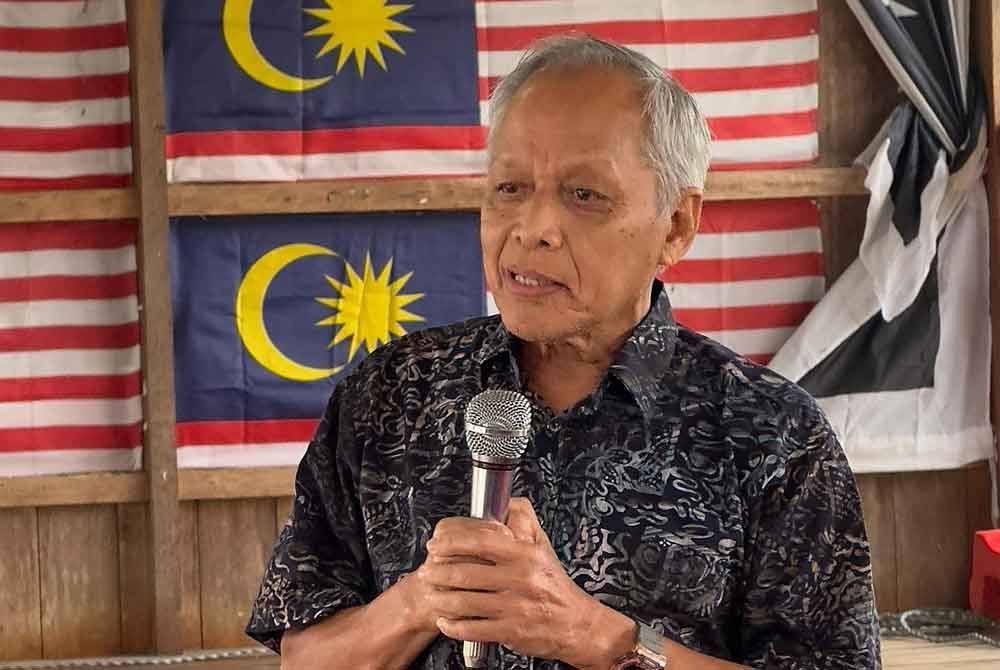 Muhammad Nasir ketika berucap sempena majlis penutup Program Keusahawanan Desa Universiti Pertahanan Malaysia (UPNM) ke Kampung Kayu Kelat pada Isnin.