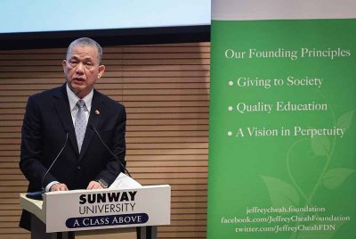 Fadillah menyampaikan ucapan pada Bengkel Pembangunan Lestari ASEAN (AWSD) 2025 di Universiti Sunway pada Isnin. Foto Bernama