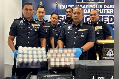 Dalam serbuan tersebut, polis turut merampas pelbagai peralatan hiburan seperti televisyen, pembesar suara dan mikrofon serta 43 karton dan tin minuman keras bernilai RM11,000.