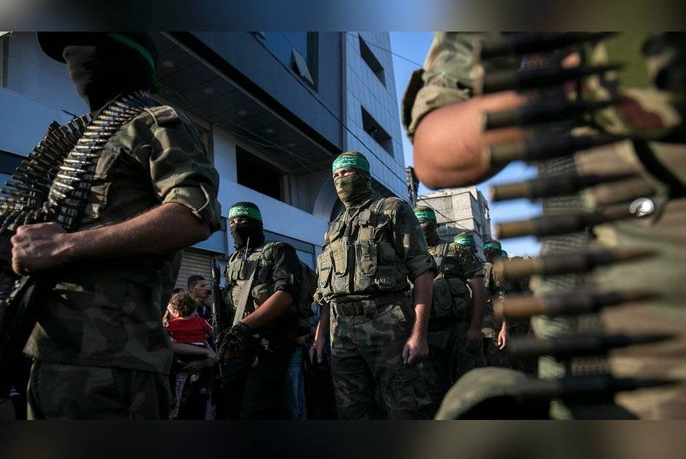 Kumpulan bersenjata Hamas yang kini berusaha menentang pencerobohan Israel di Genting Gaza. Foto Agensi
