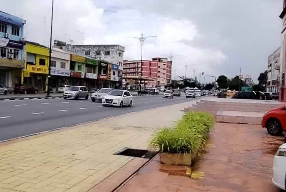Keadaan bandar Kota Tinggi yang telah pulih daripada banjir.