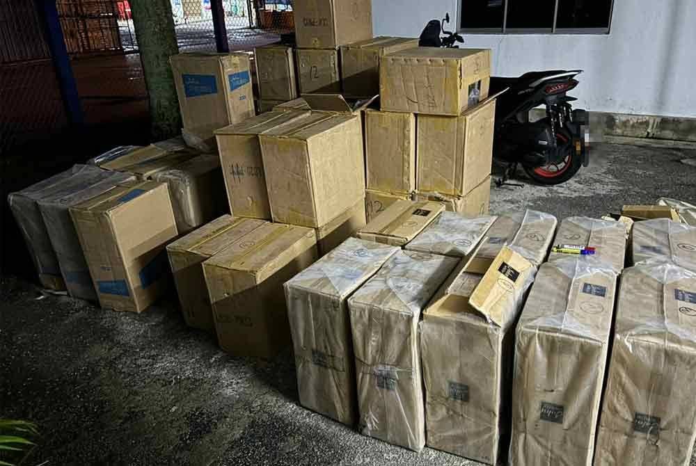 Kotak rokok yang dirampas dibawa ke Markas PPM Wilayah Tiga Kuantan untuk tindakan lanjut.