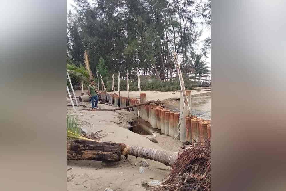 Cerucuk besi yang dipasang tidak mampu menahan ombak besar.