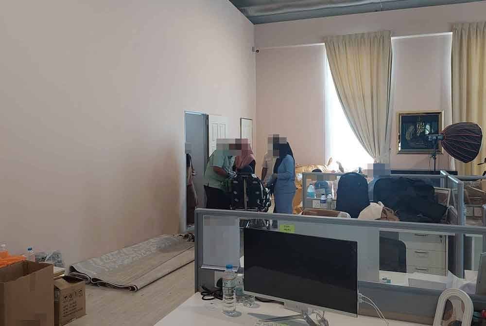 Pekerja berkenaan difahamkan telah berada di syarikat tersebut sejak tiga hari lalu bermula Isnin.