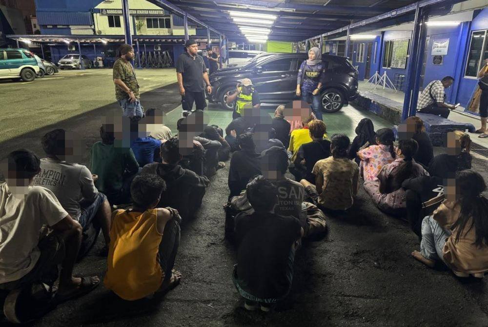 Seramai 27 warga asing ditahan D3 Bukit Aman dalam serbuan di Bandar Mahkota Cheras, Selangor pada Selasa.