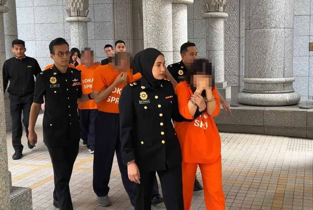 SPRM menahan reman lima individu disyaki terbabit dalam satu penipuan melibatkan dana pelaburan orang awam berjumlah RM104 juta.