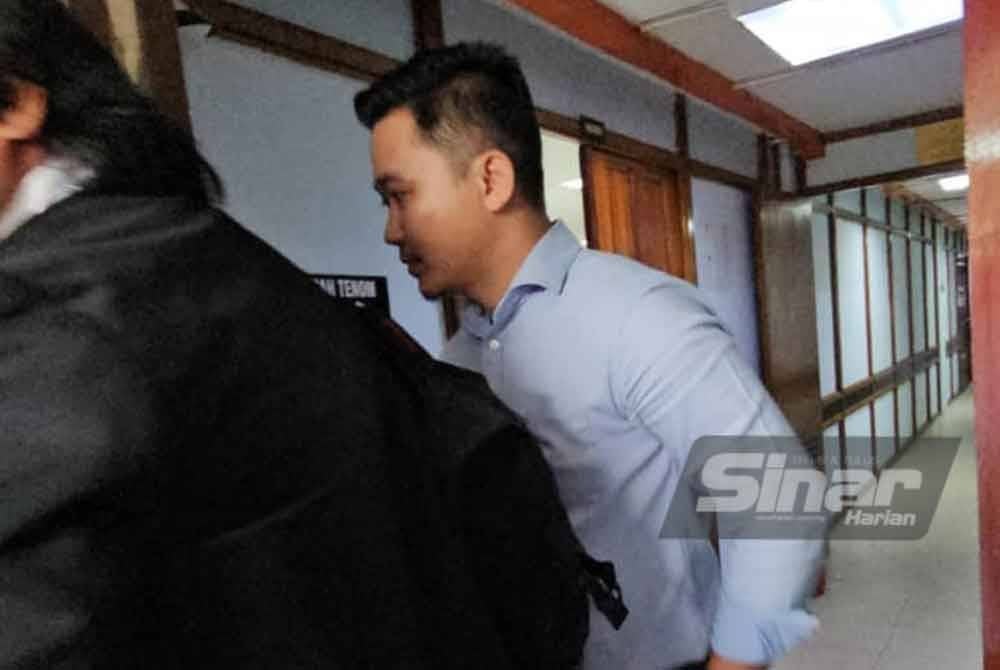 Bekas juruanalisis, Muhammad Umar ketika hadir memberi keterangan sebagai saksi pendakwaan kes Ebit Lew di Mahkamah Majistret Tenom pada Rabu.