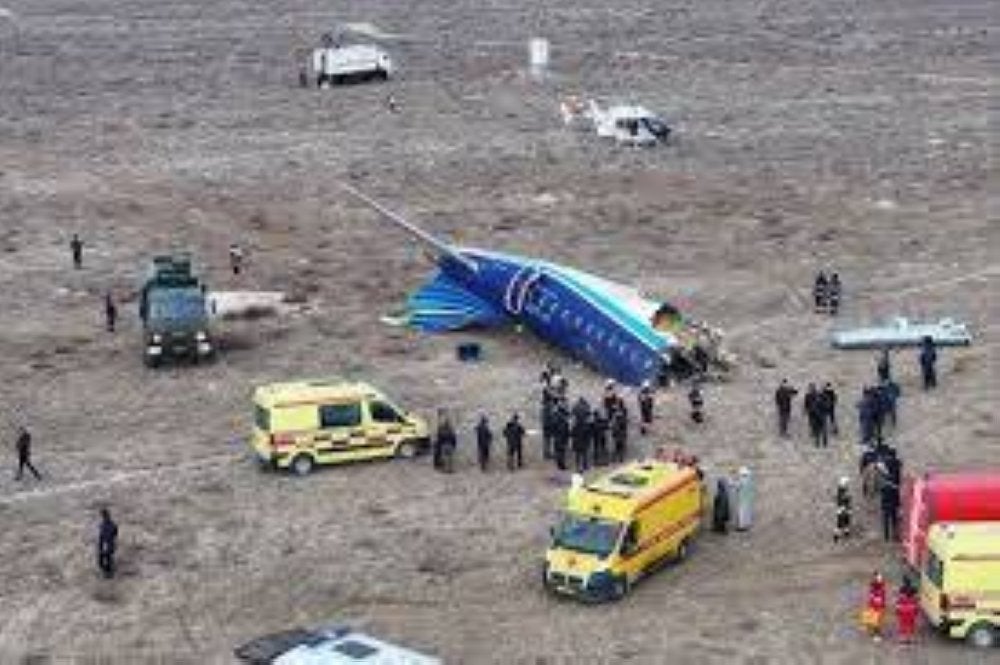 Pesawat Azerbaijan Airlines yang dalam penerbangan dari Baku ke Grozny itu terhempas berhampiran Aktau, Kazakhstan pada 25 Disember lalu. Foto Agensi