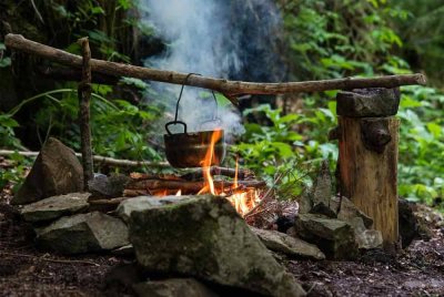 Mempelajari ilmu kemahiran hidup di hutan bukan sahaja penting untuk memastikan keselamatan diri, tetapi juga dapat mengajar individu lebih menghargai alam sekitar - Foto: Agensi