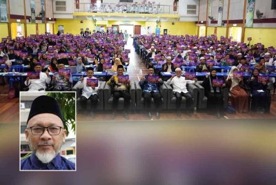 Seminar Internasional Rahsia Hafal al-Quran Sebulan bersama Pesantren Karantina Tahfiz Nasional Indonesia diadakan di Kolej Mara Seremban pada 11 Januari lalu. Gambar kecil: Faudzinaim