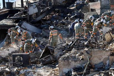 Kebakaran yang melanda beberapa kawasan pinggir bandar Los Angeles sejak 7 Januari lepas mengorbankan lebih 20 orang dan 30 lagi hilang setakat pagi Selasa. Foto AFP