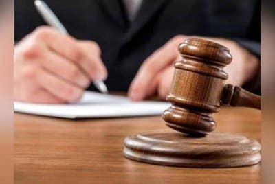 Seorang pengawal keselamatan mengaku tidak bersalah di Mahkamah Sesyen di sini hari ini atas pertuduhan memiliki tiga bilah parang tanpa maksud sah. - Gambar hiasan