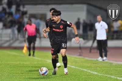 Akhyar menandatangani kontrak selama dua musim dengan Terengganu FC.