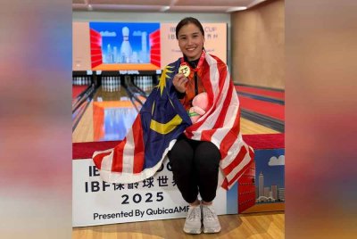 Natasha menjuarai kategori wanita Kejohanan Piala Dunia 2025 di Hong Kong baru-baru ini. FOTO: Asian Bowling Federation