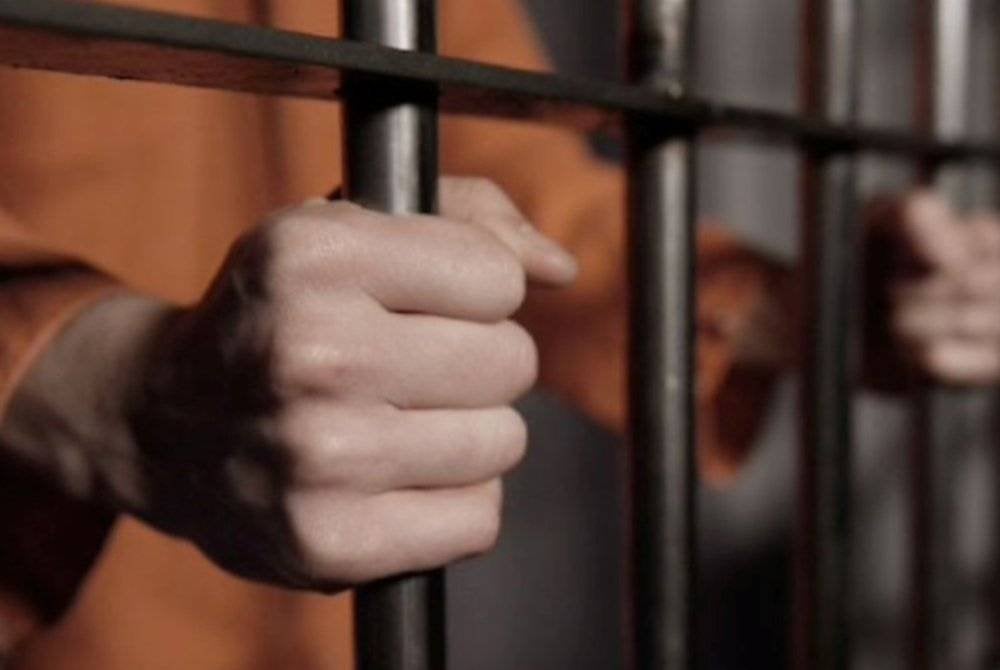 Pengampunan biasanya dilakukan dengan berhati-hati untuk mengelakkan penjejasan wibawa mahkamah dan kedaulatan undang-undang.