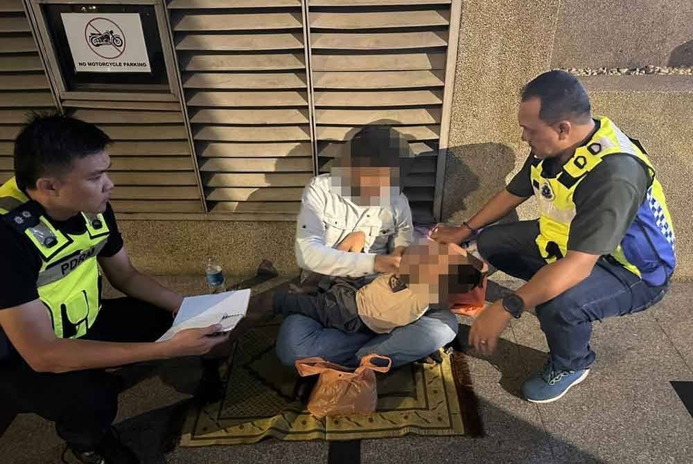 D3 Bukit Aman membongkar kegiatan sindiket pengemis warga Yaman dalam serbuan di sekitar Kuala Lumpur dan Klang, Selangor pada Selasa.