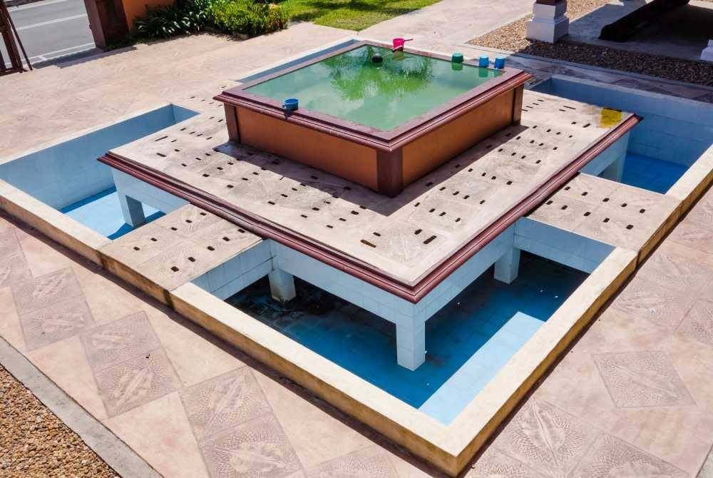 DIBOLEHKAN untuk kita menggunakan air kolah masjid untuk tujuan perubatan melainkan terdapat larangan yang jelas seperti tulisan atau adat setempat yang melarangnya. -Gambar hiasan/ Foto: CANVA