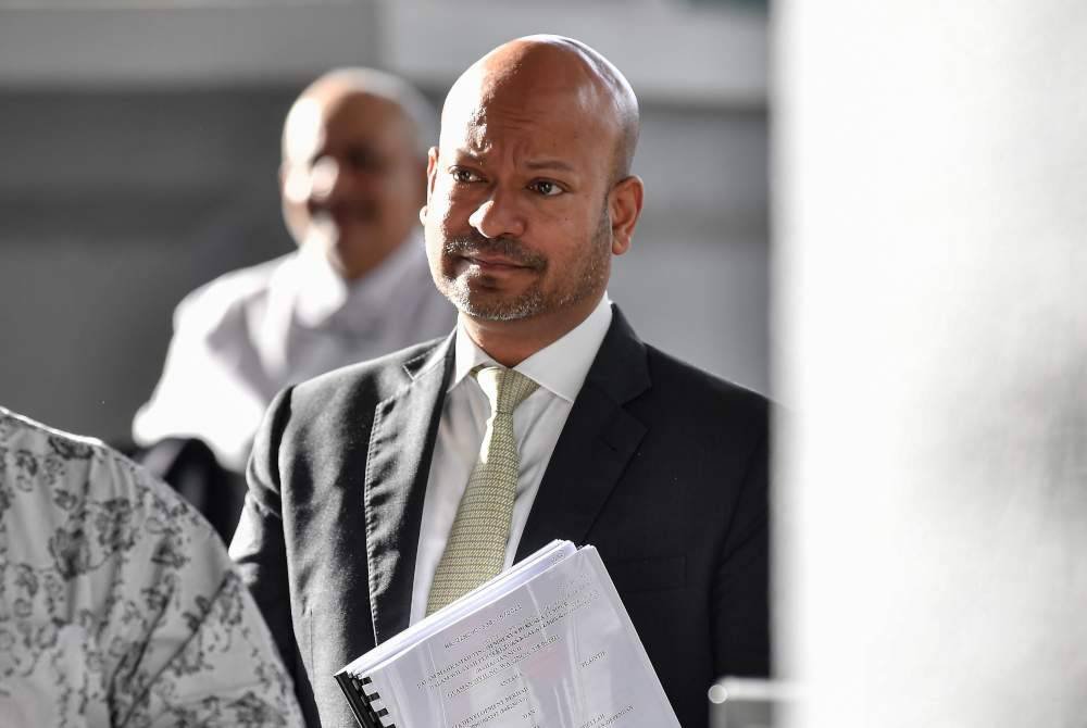 Arul Kanda memberi keterangan di Mahkamah Tinggi pada Khamis bahawa beliau tidak bertanya mengapa dua juruaudit 1MDB ditamatkan perkhidmatan. Foto Bernama
