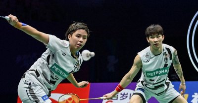 Ee Wei (kiri) dan Tang Jie akan berdepan pasangan Thailand dalam saingan suku akhir Terbuka India di New Delhi pada Jumaat. - Foto Agensi