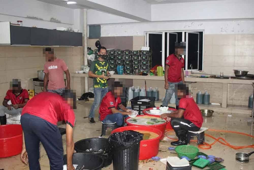 Lelaki warga Bangladesh antara 30 yang ditahan.