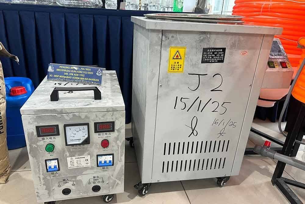 Antara peralatan disyaki digunakan untuk memproses dadah yang ditemui dalam serbuan di sebuah premis di Jalan Klang Lama, Kuala Lumpur pada Rabu.