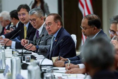 Anwar menghadiri mesyuarat JETCO pertama di United Kingdom hari ini - Foto: Bernama