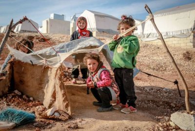 KANAK-KANAK antara yang menjadi pelarian selepas konflik yang berlaku dalam negara Syria. Foto CANVA