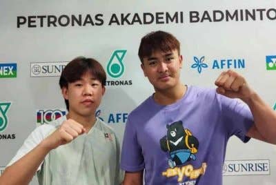 Pemain badminton remaja kebangsaan, Khai Xing (kiri) dan Aaron Tai meletakkan sasaran untuk menduduki kelompok 30 pasangan terbaik dunia - Foto: Bernama