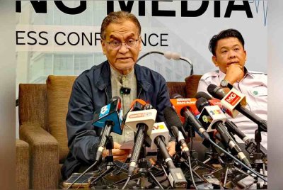 Dr Dzulkefly pada sidang media berkaitan cadangan WBB di sebuah hotel di Kuala Lumpur pada Jumaat.