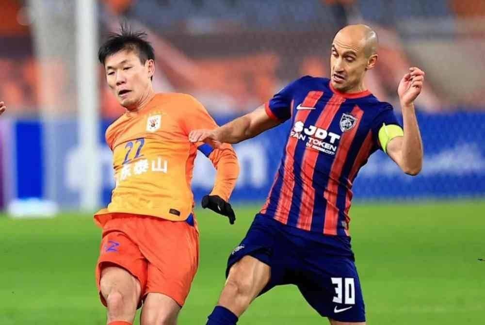 Aksi Insa ketika JDT menentang Shandong pada November lalu. FOTO: JOHOR SOUTHERN TIGERS