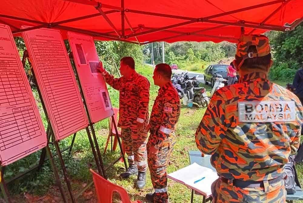 Pusat Kawalan Bomba didirikan bagi operasi mencari dan menyelamat Rosidi yang hilang sejak Khamis lalu. Foto Bomba Perak