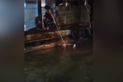 Mayat lelaki ditemukan orang awam dalam keadaan terapung di perairan jeti pasar ikan di Sandakan.
